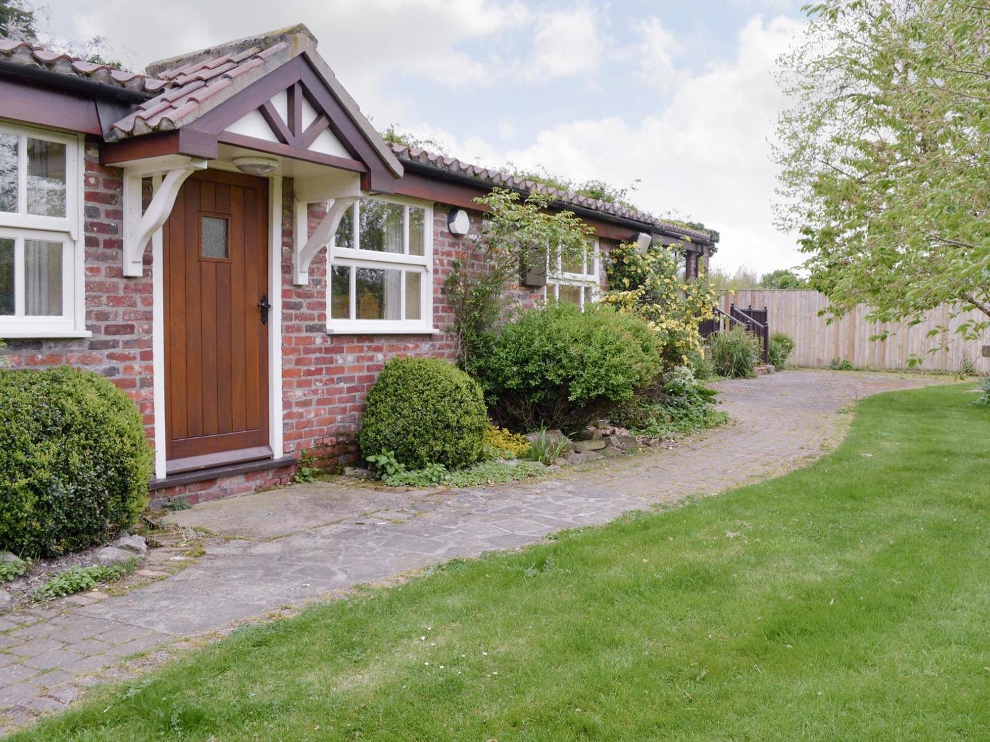 Walled Garden Lodge Ryehill Exterior photo